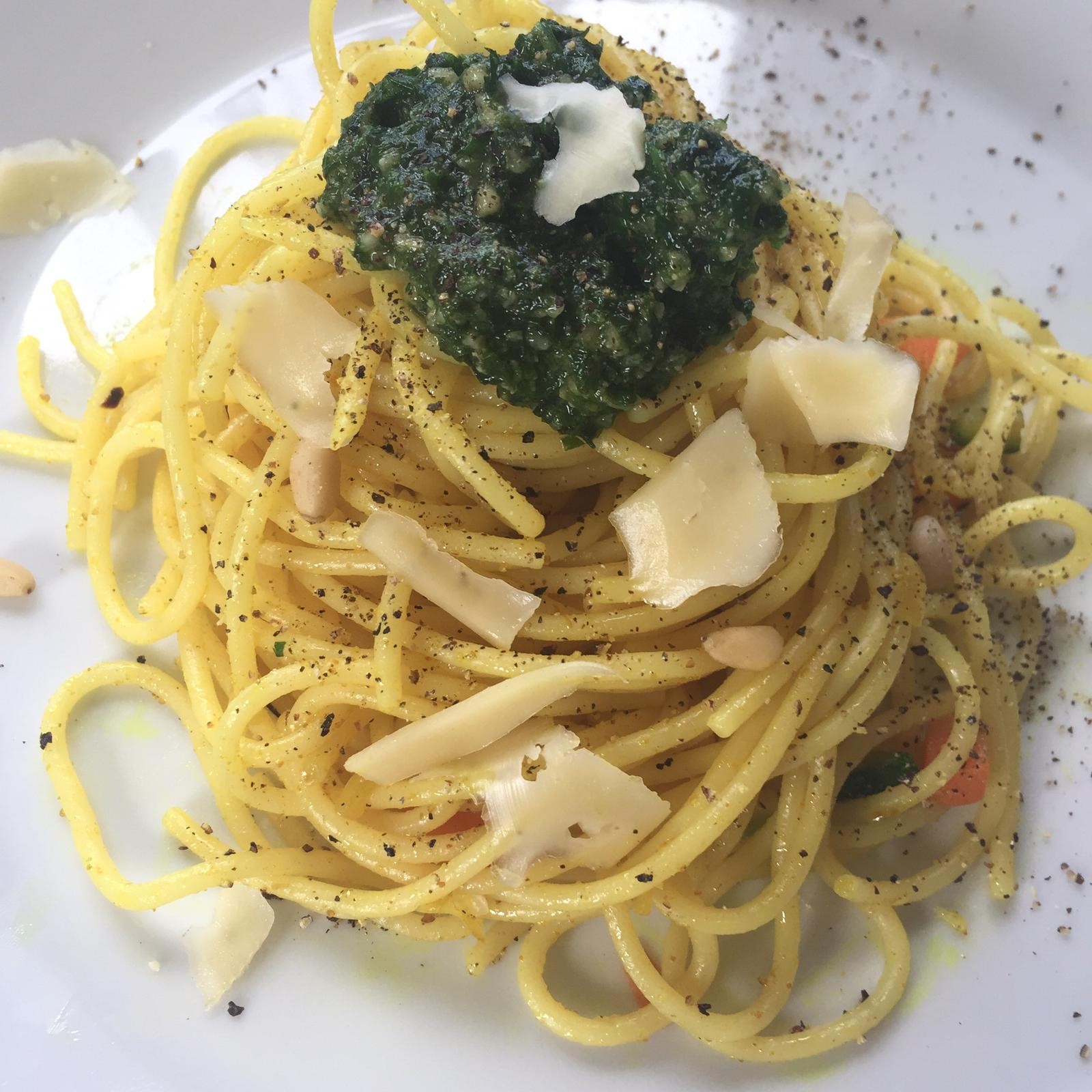 Spaghetti mit Bärlauchpesto und Pinienkerne | Hauptspeisen | Rezepte ...